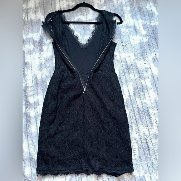 Aritzia Babaton Tobias Lace Dress Size 6 - Picture 5 of 11